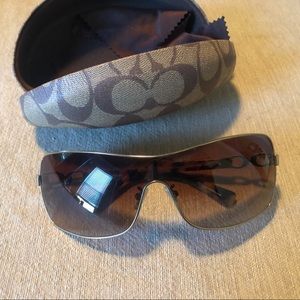 Coach Sunglasses with case and cleaning cloth